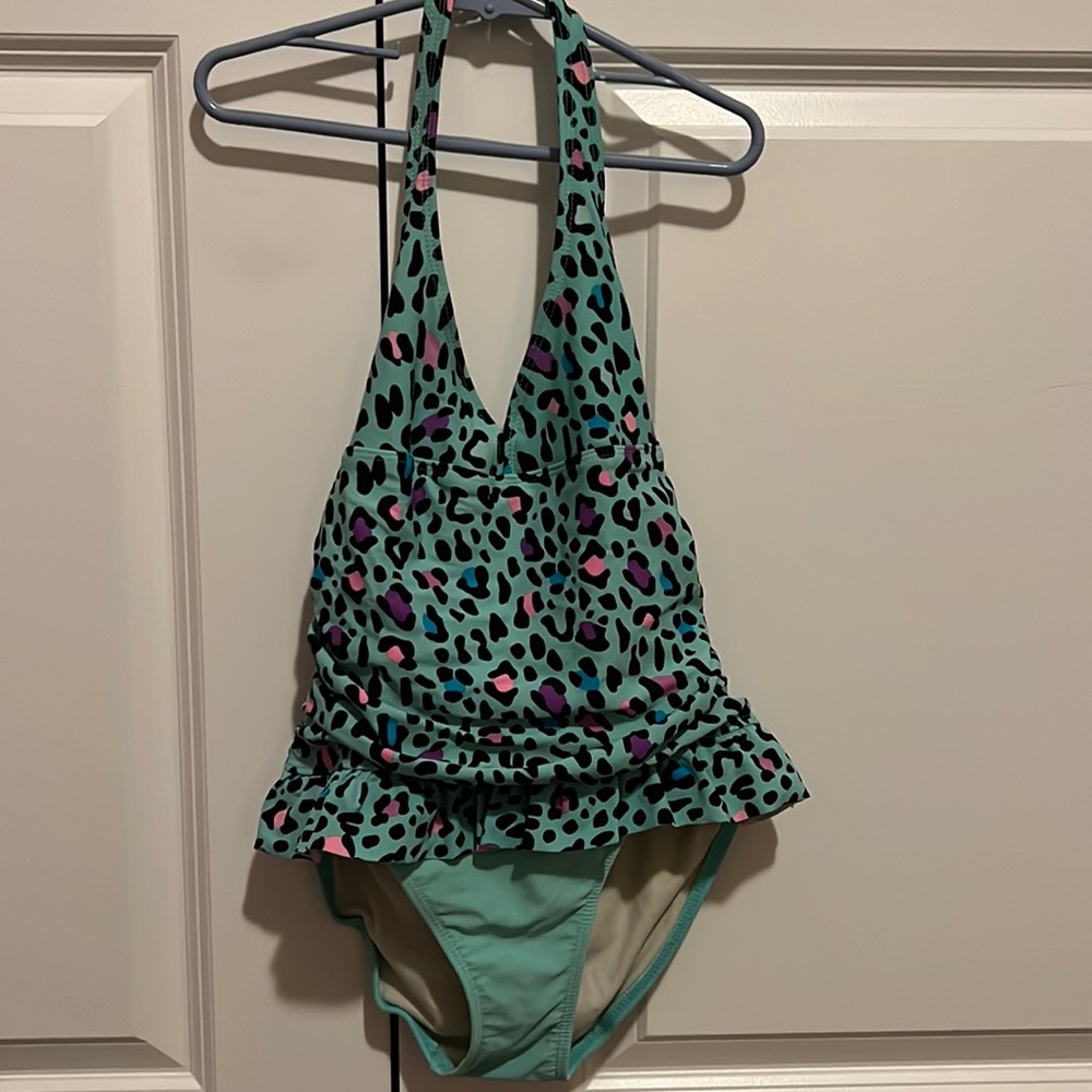 Swimsuit size L/G =size 10-12